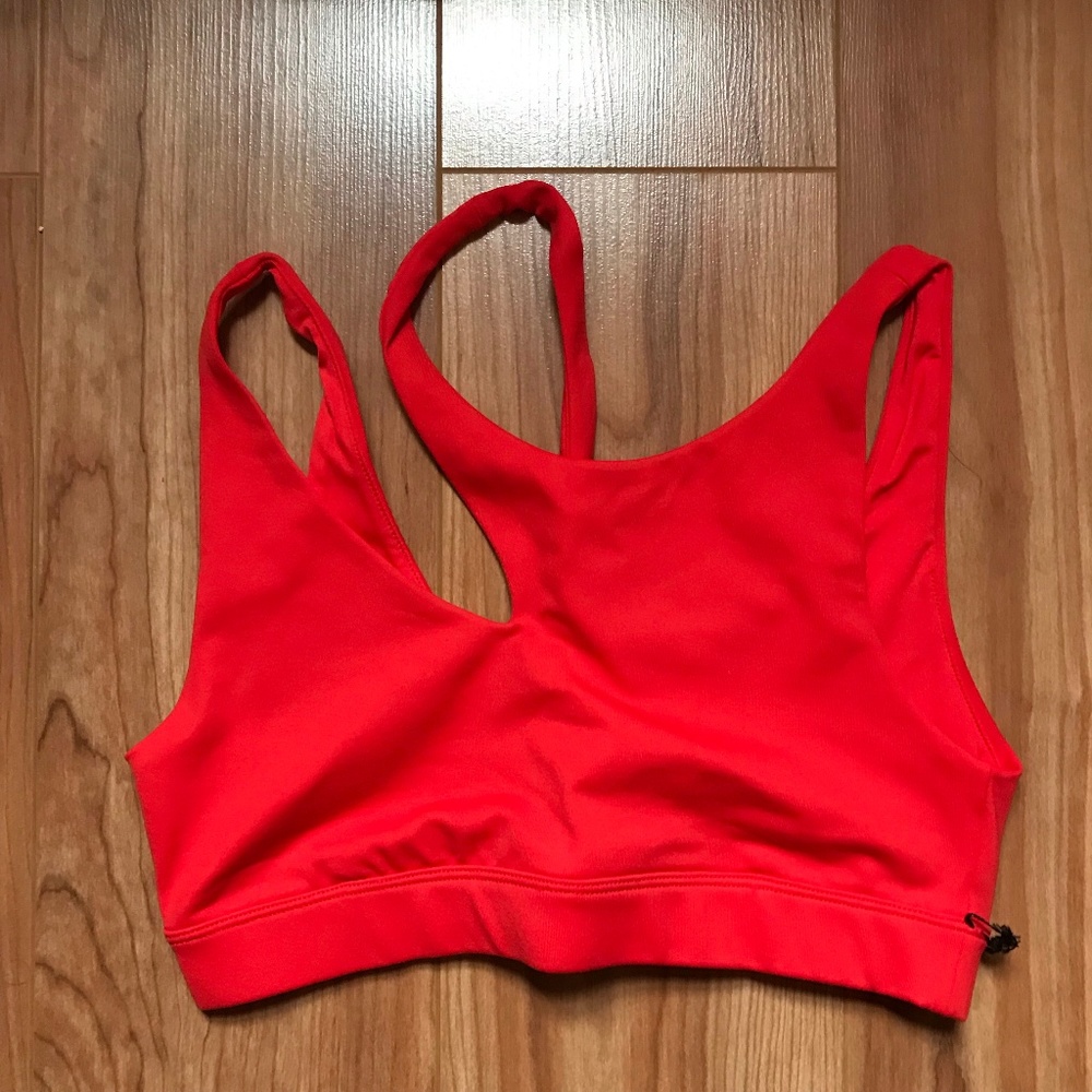 Cherry Pop Peak Bra (XS) - ALO Yoga